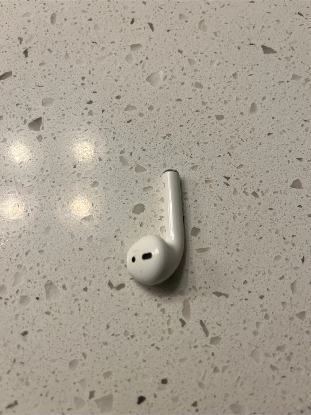 Apple includes airpods