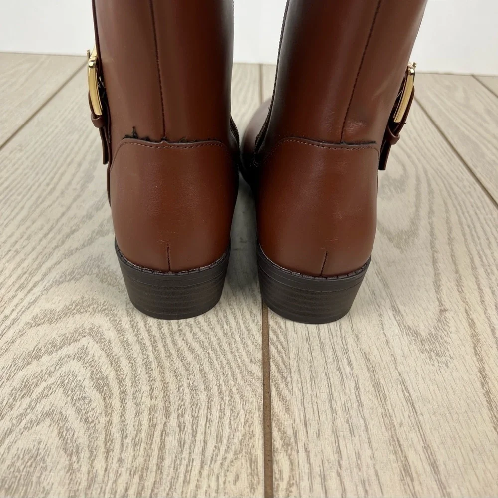 Karen Scott heel women approx
