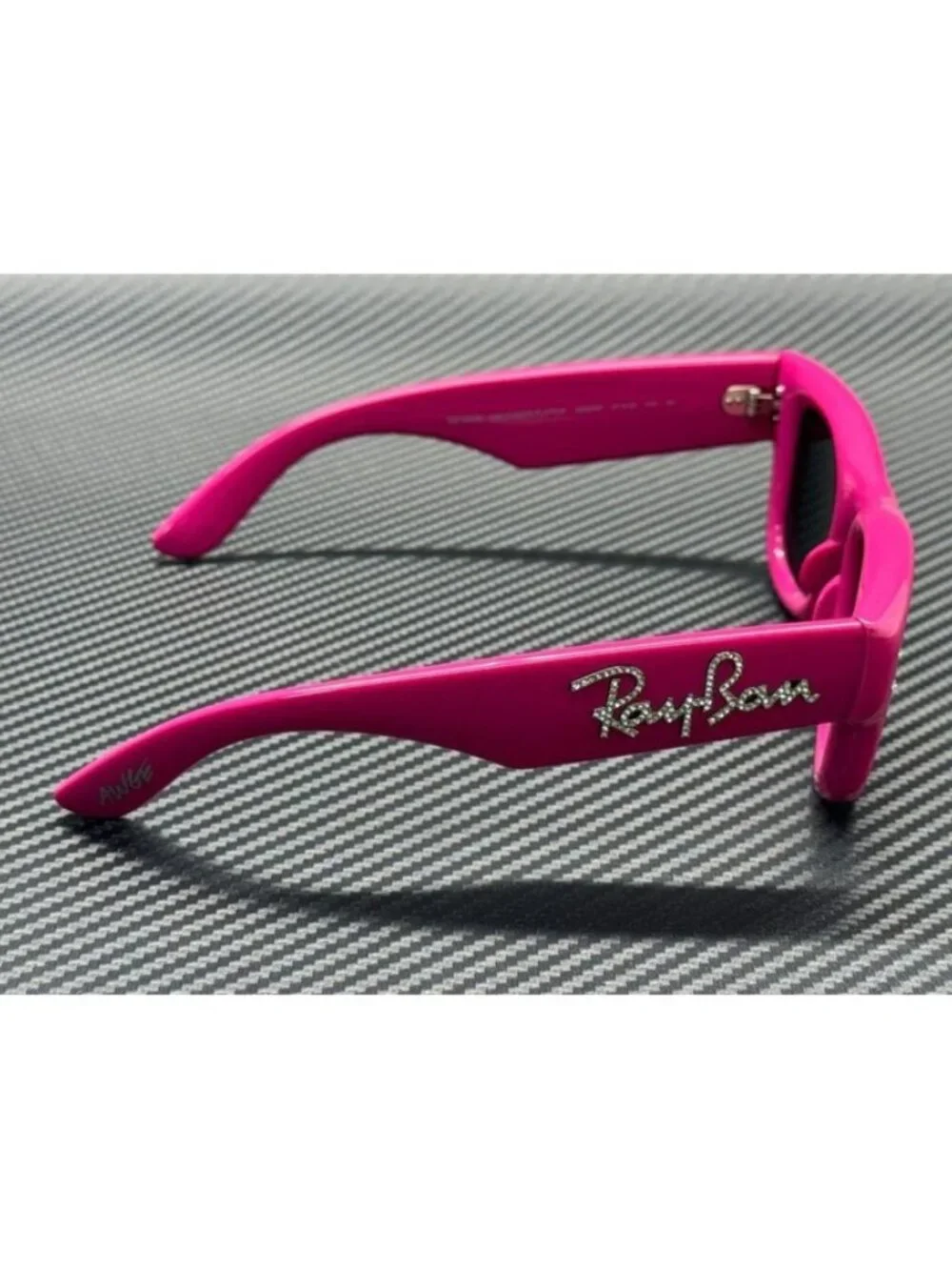 Ray-Ban new tags