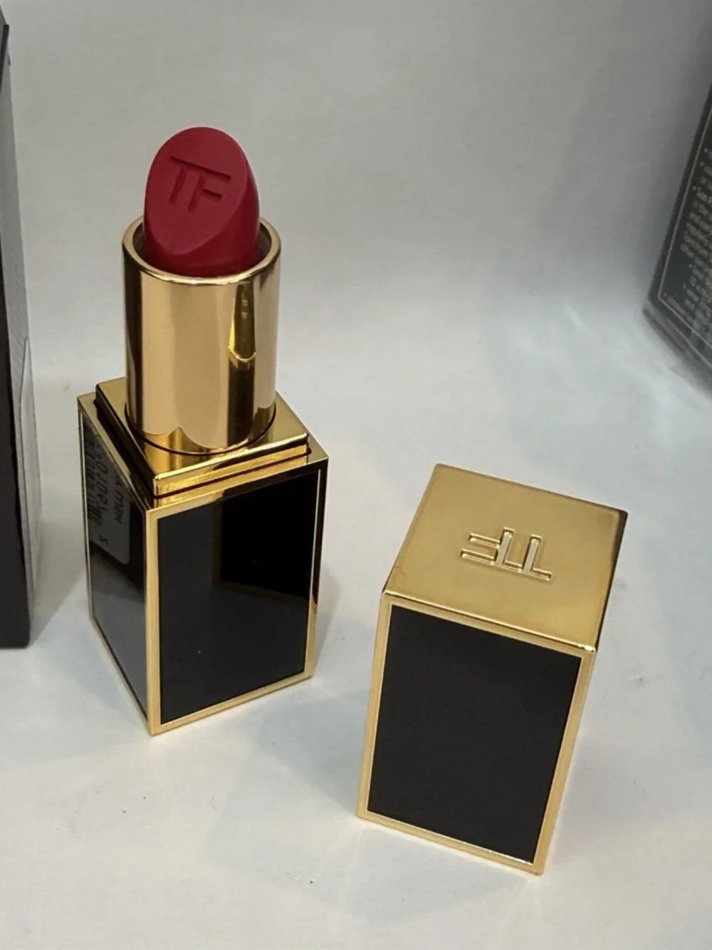 Tom Ford 10 cherry