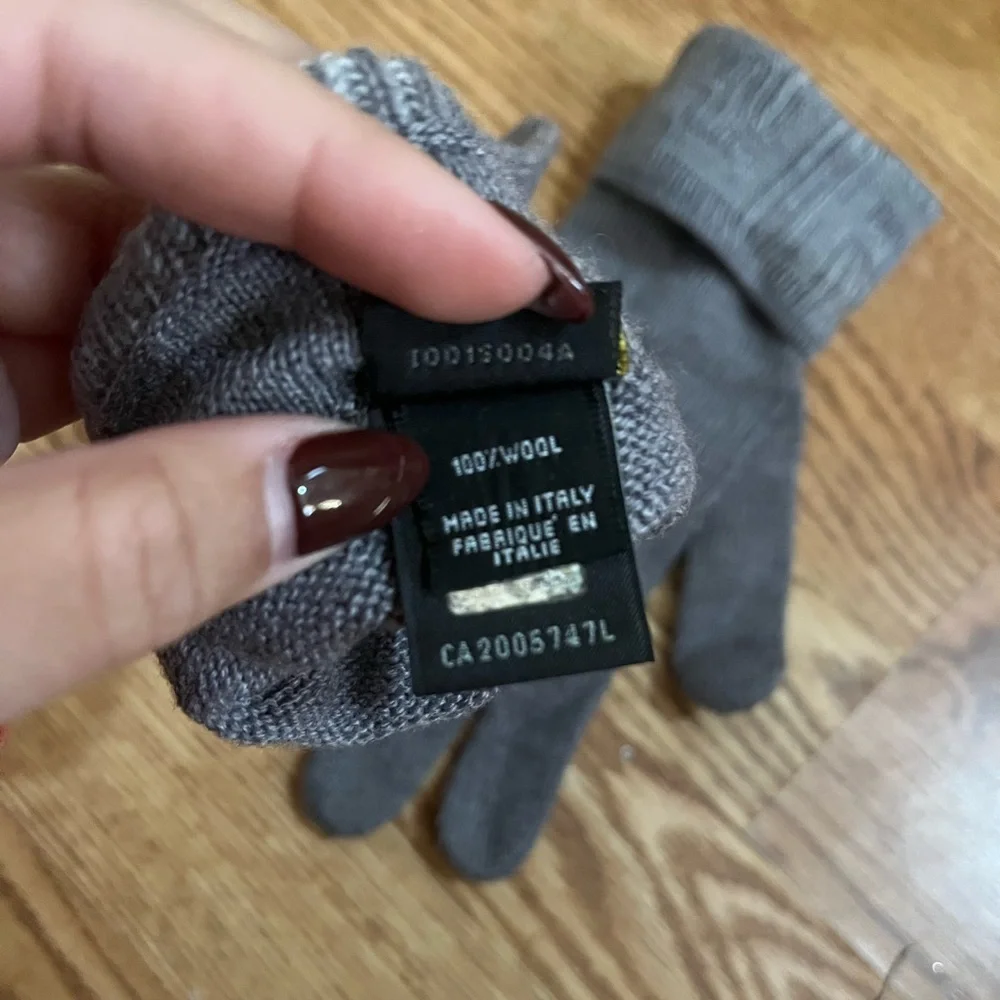 Fendi gray gloves
