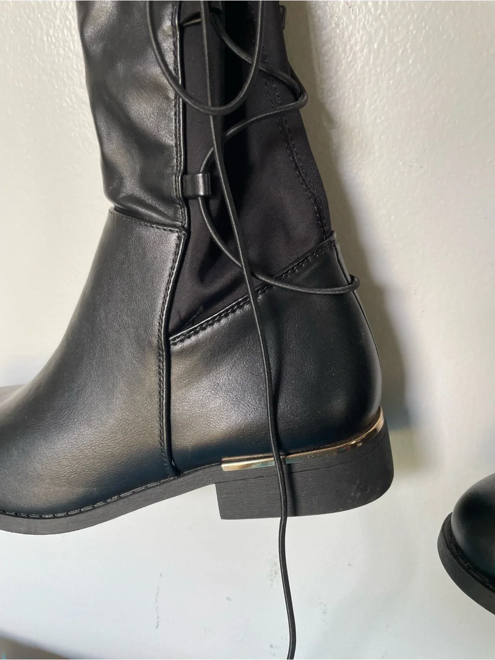 VENUS sleek black