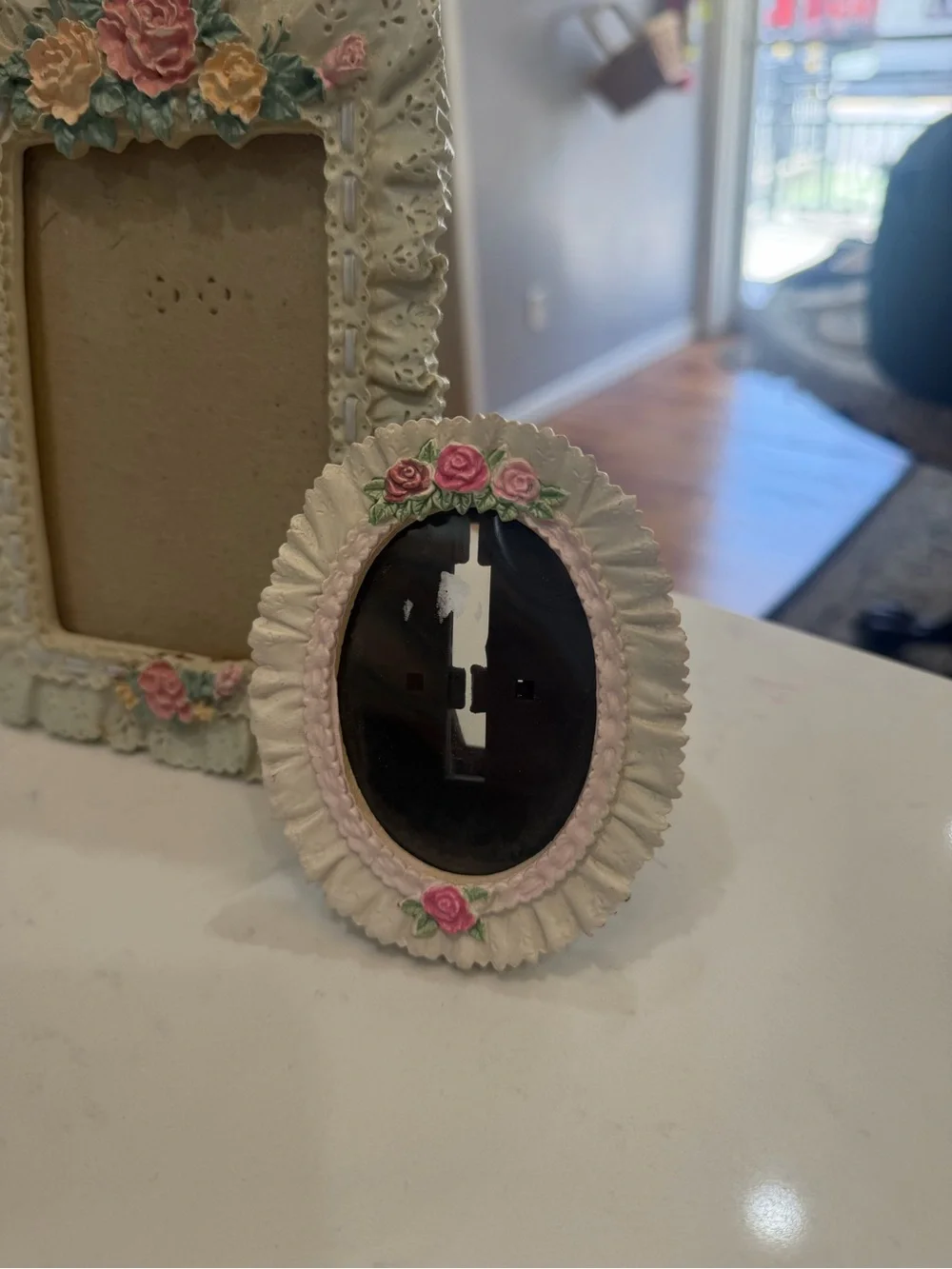 Vintage-Inspired Pair of White Floral Resin Photo Frame Set - Pink Rose Accents