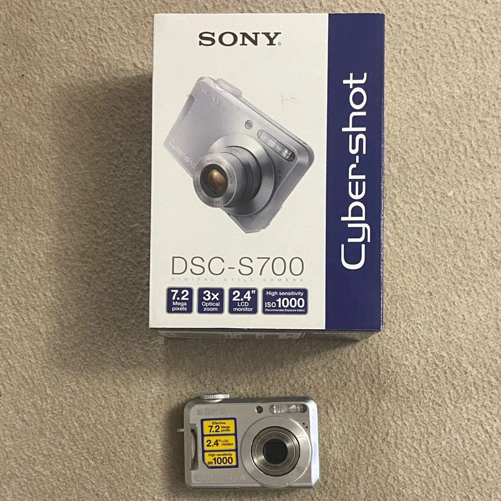 Sony Cyber-shot DSC-S700 7.2MP Digital Camera w/ Box, Charger & Case