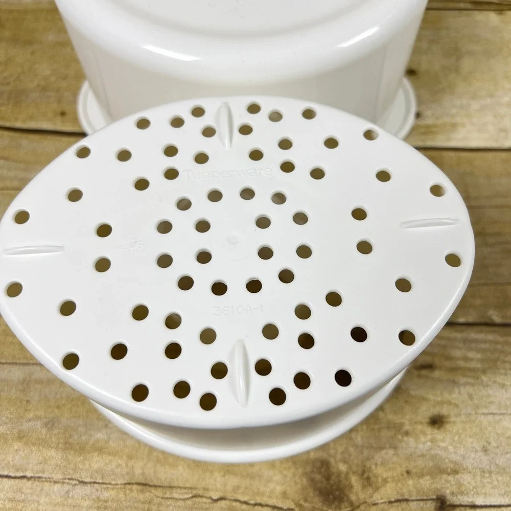 Tupperware very clean