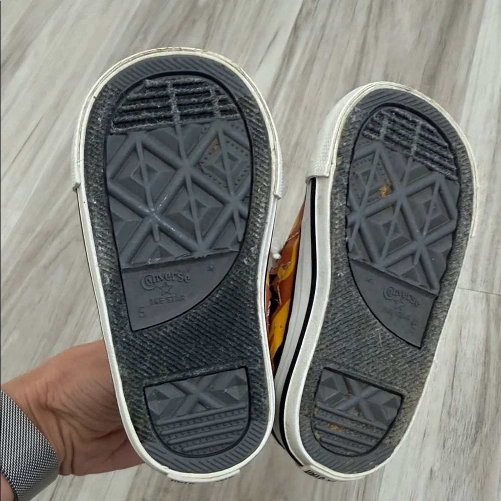 Converse stylish sneakers