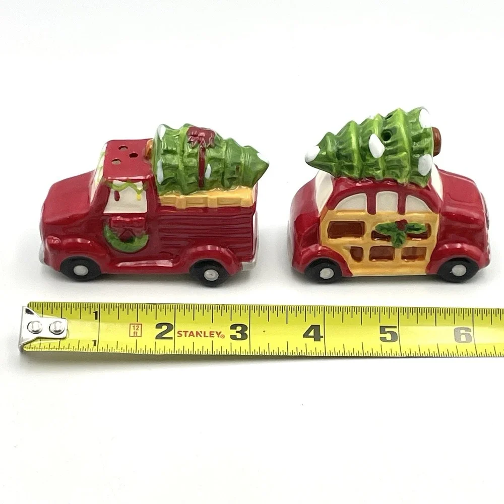 Red Pickup Truck And Car With Christmas Tree‎ Salt & Pepper Shakers Set Ceramic