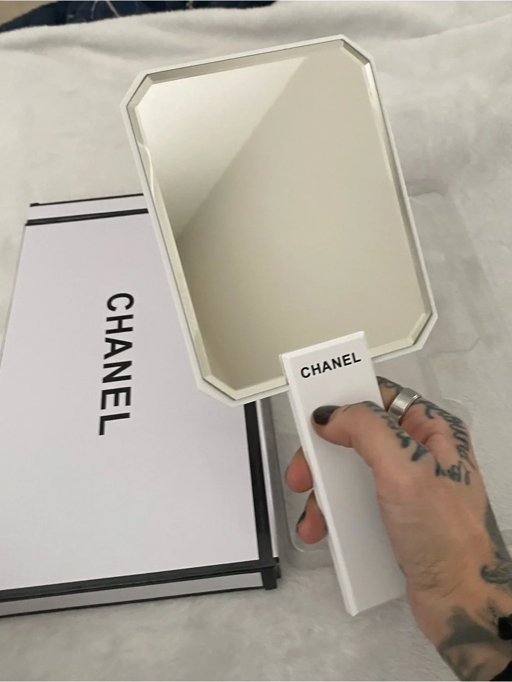 CHANEL white hand