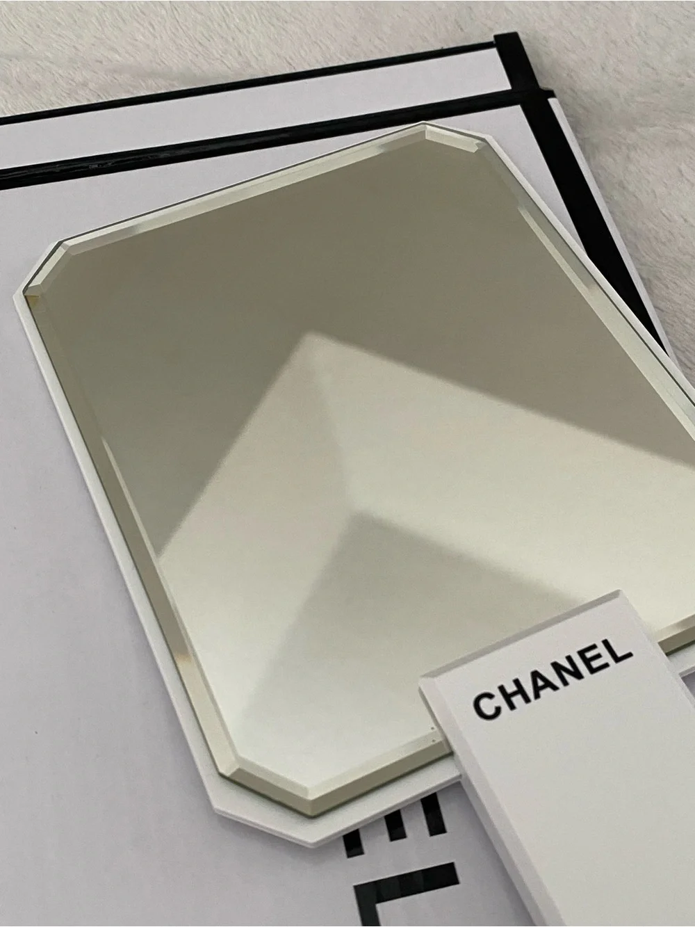 CHANEL white hand
