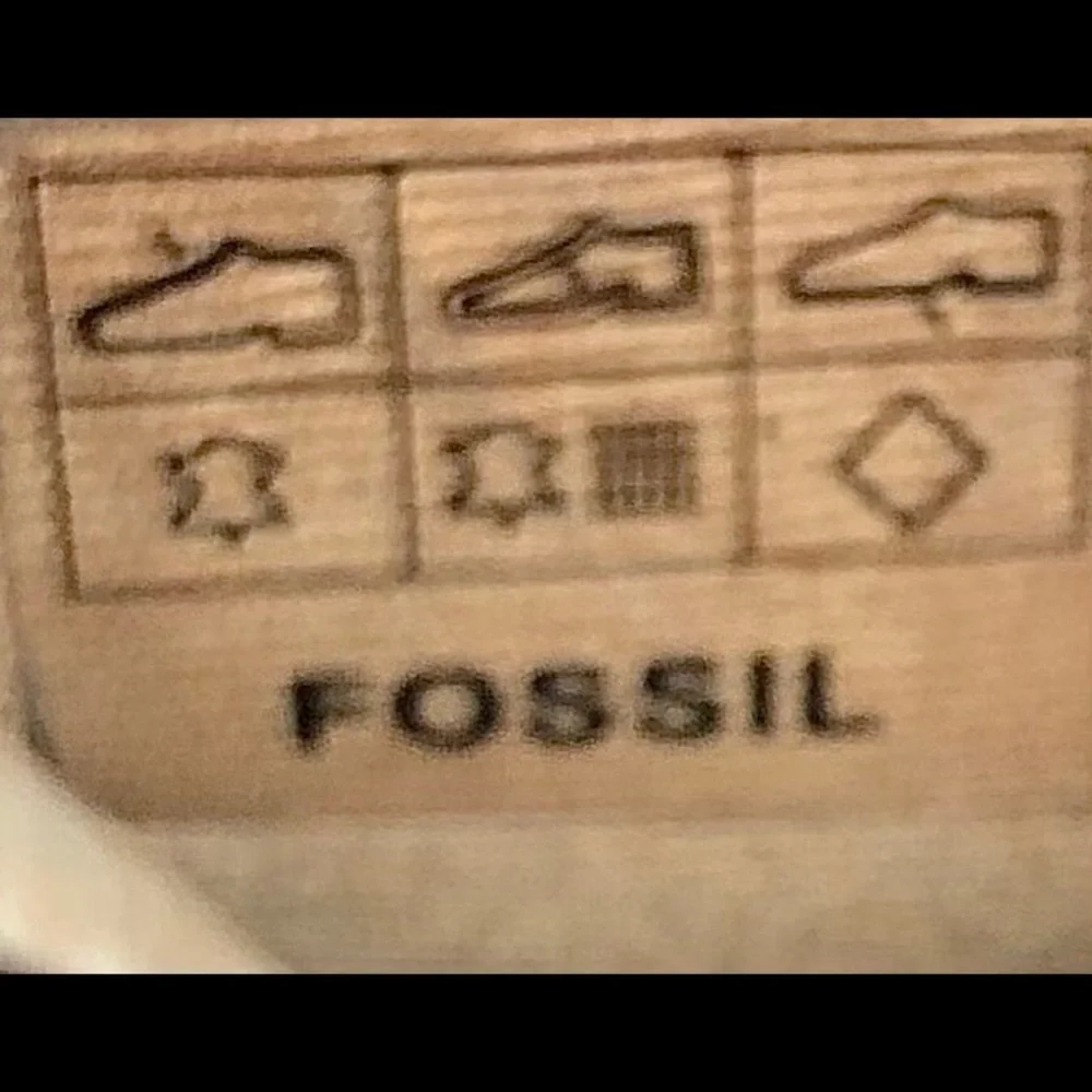 Fossil lace up