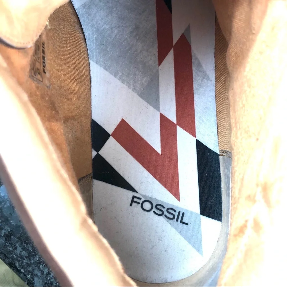 Fossil lace up