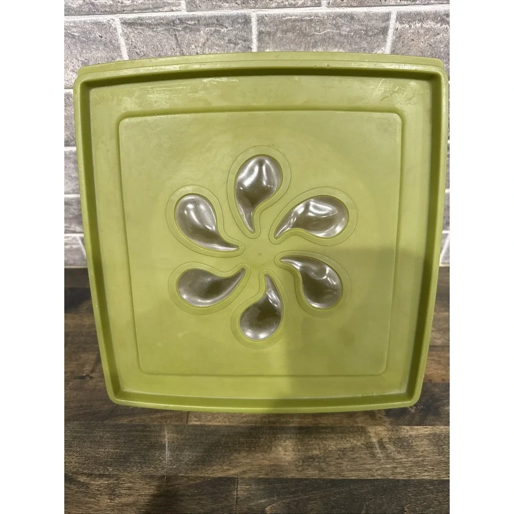 Rubbermaid this vintage