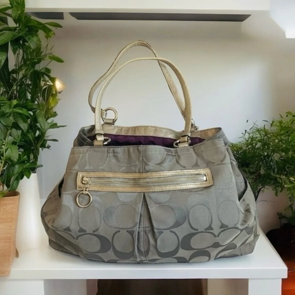 Coach gabby signature