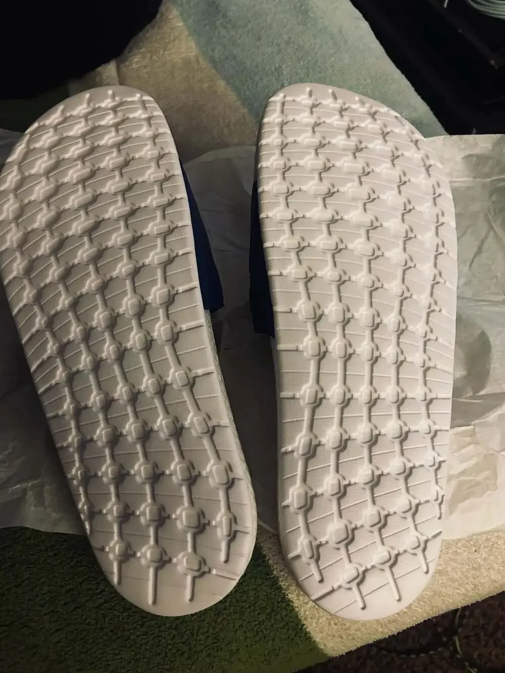 adidas retail stripe