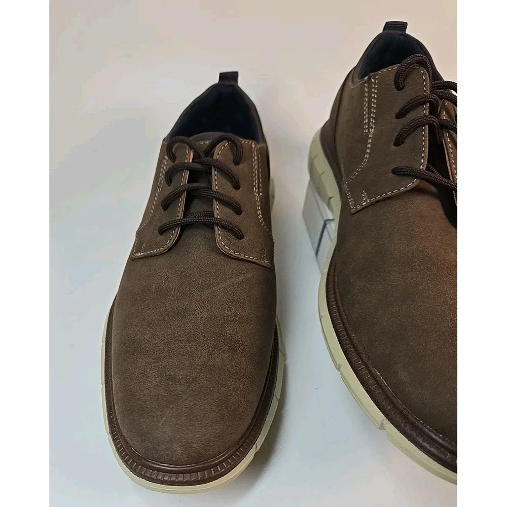 Dockers brown traction