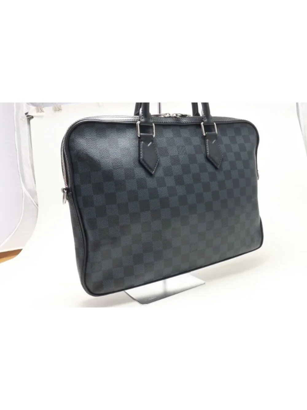 Louis Vuitton handles depth