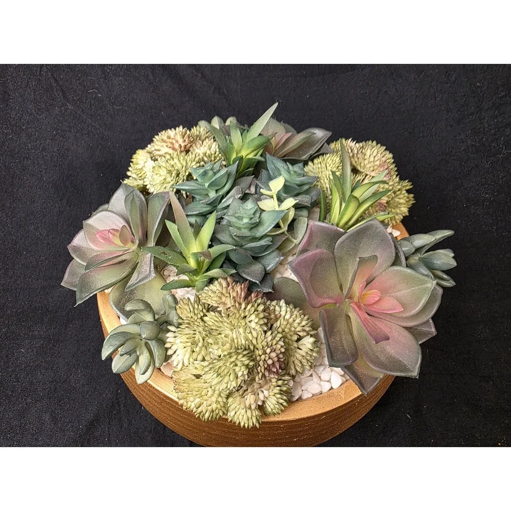 Unbranded centerpiece gold