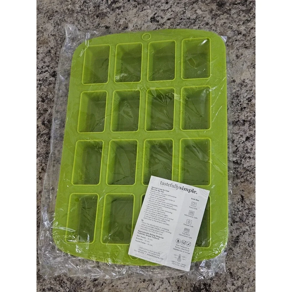 NIP Tastefully Simple Green Silicone Bar Pan 16 Rectangular Bars