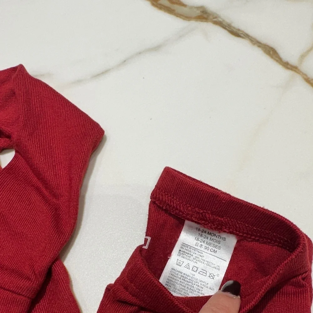 GAP cozy red