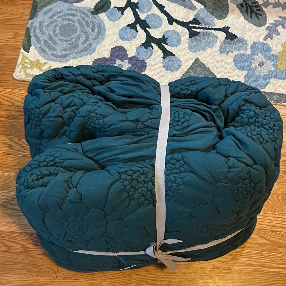 Anthropologie Dahlia Cotton Jersey Floral Quilt Size King NWT