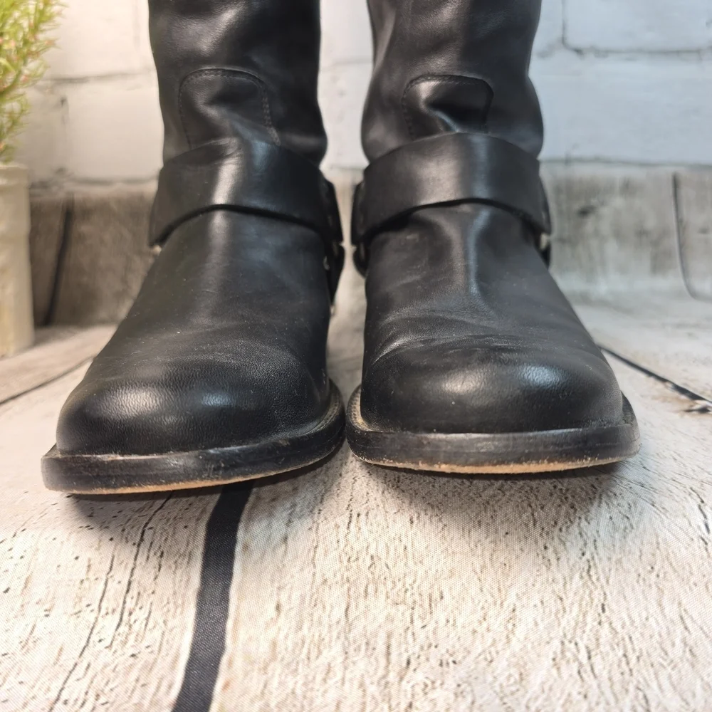 Frye very nice