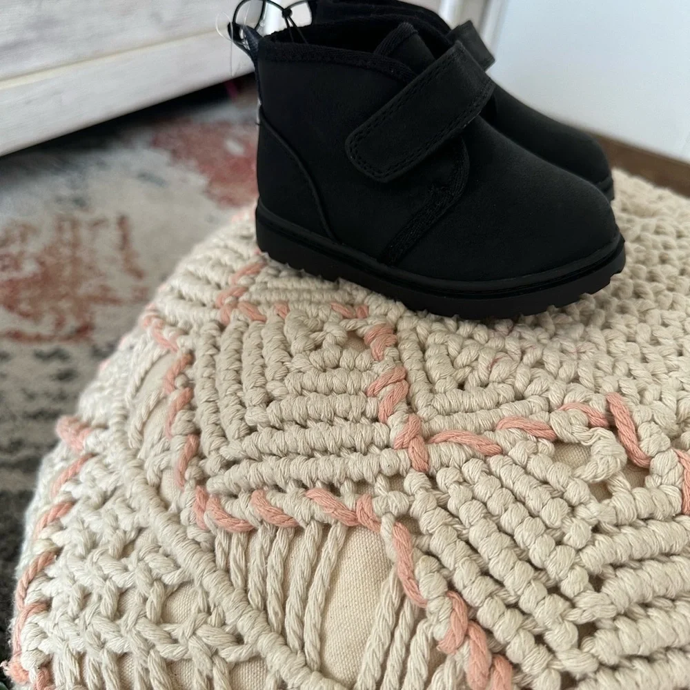 Cat & Jack Black Magnus Shoes Sherpa Lined Ankle Toddler Boots Size 5