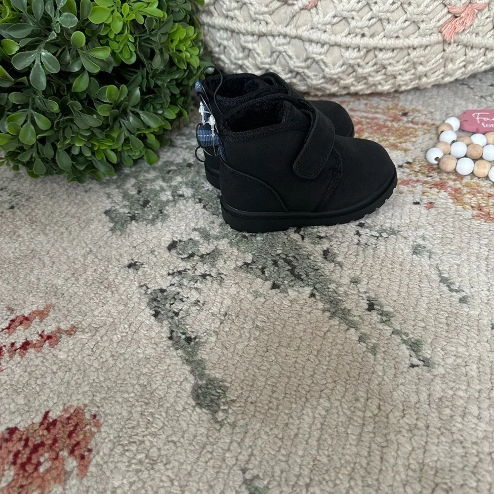 Cat & Jack Black Magnus Shoes Sherpa Lined Ankle Toddler Boots Size 5