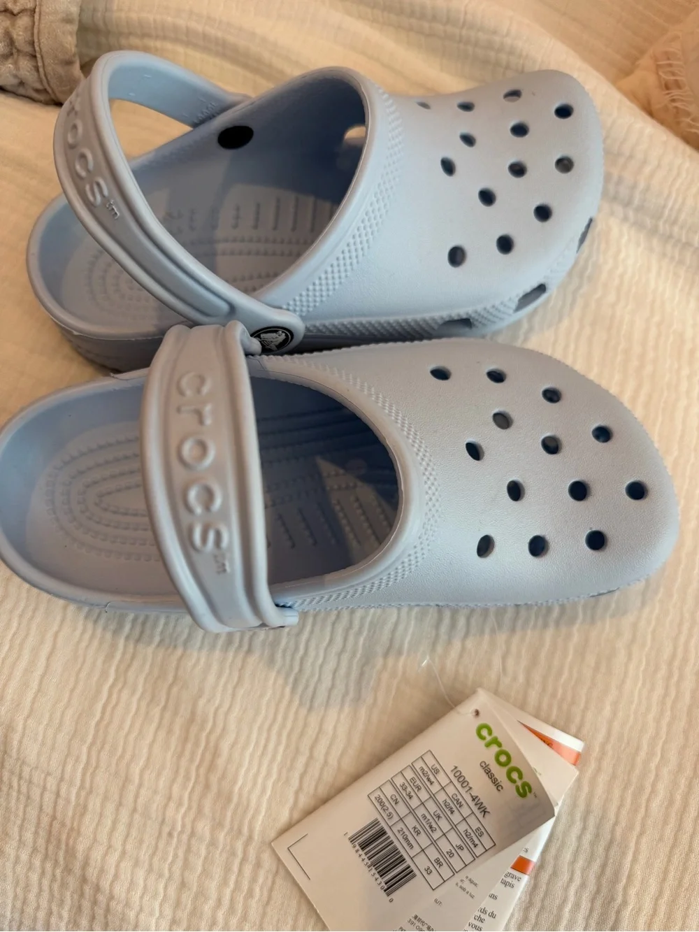 CROCS light pale