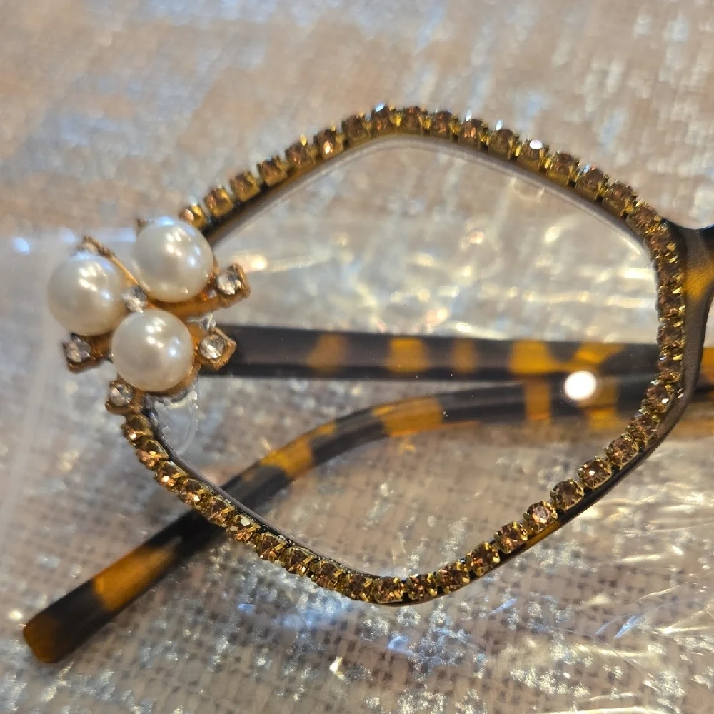 N/A stylish glasses