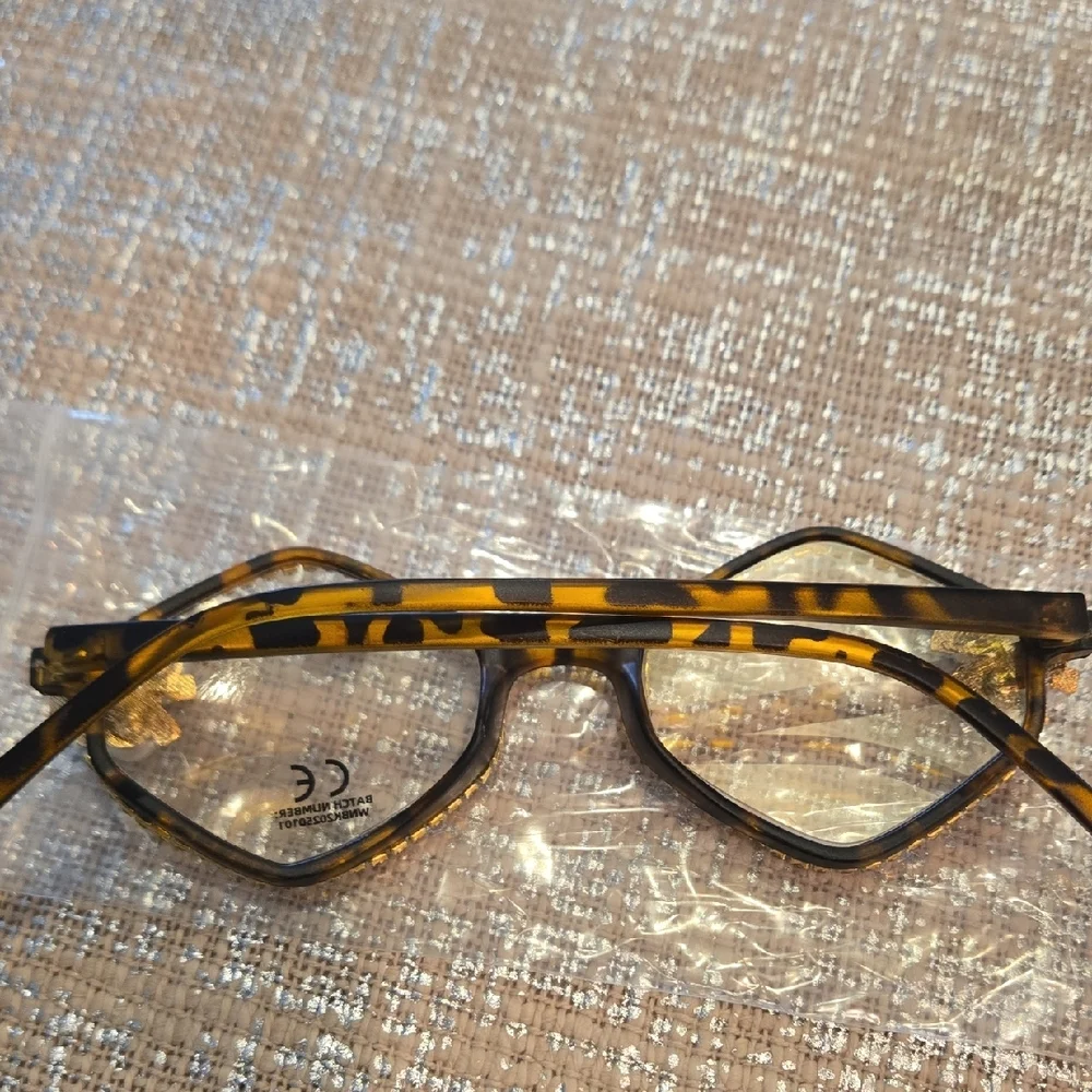 N/A stylish glasses