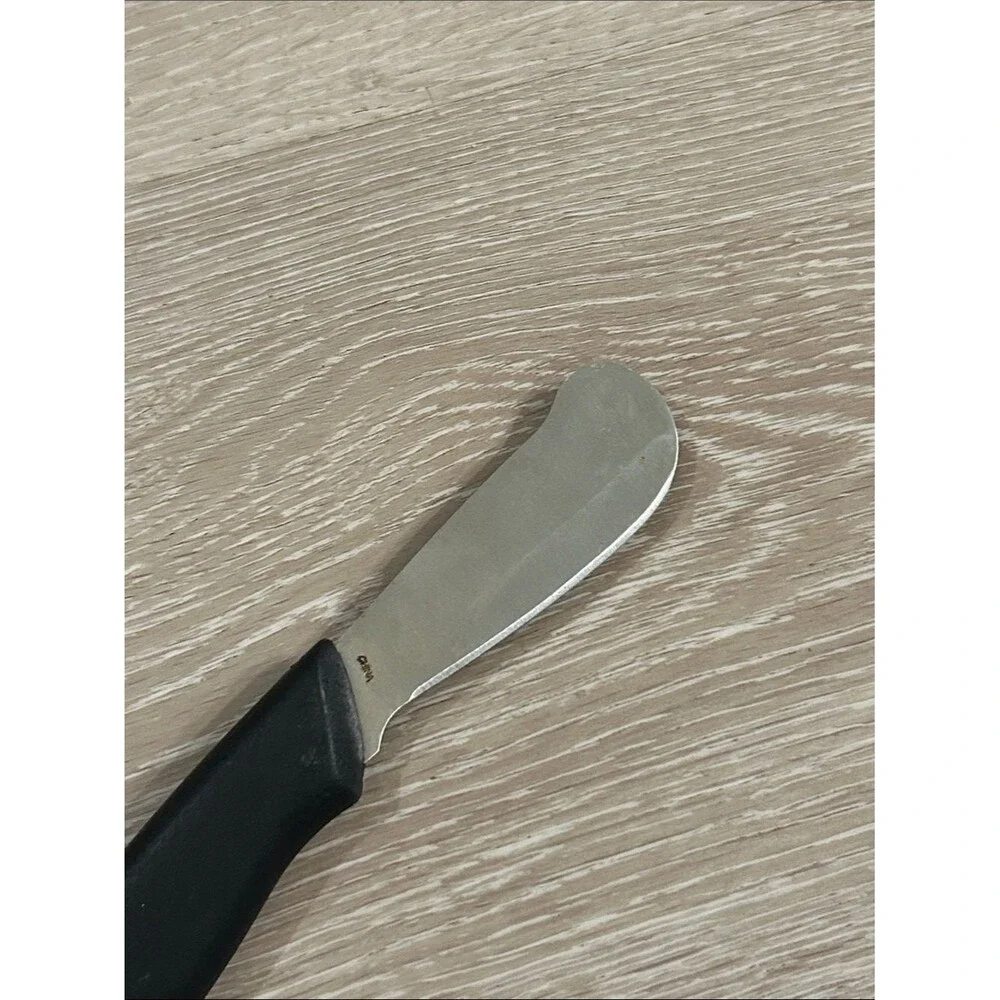 Unbranded spreading knife
