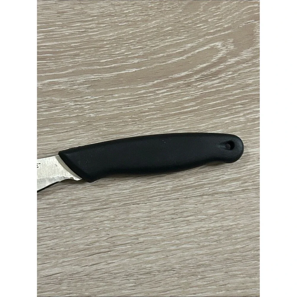 Unbranded spreading knife