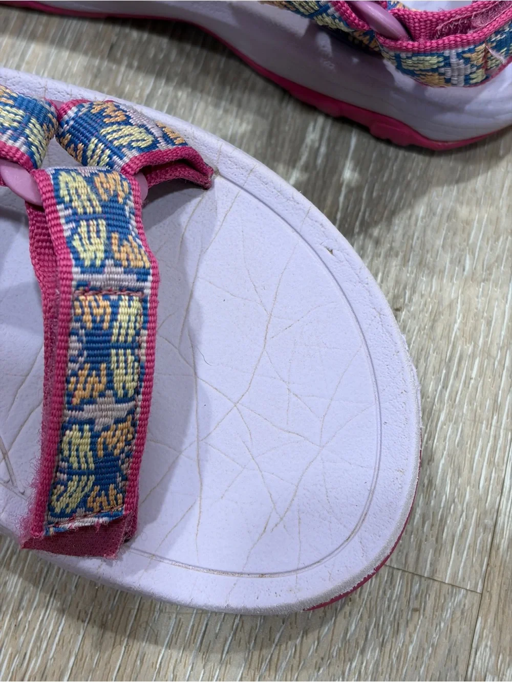 Teva bright pink