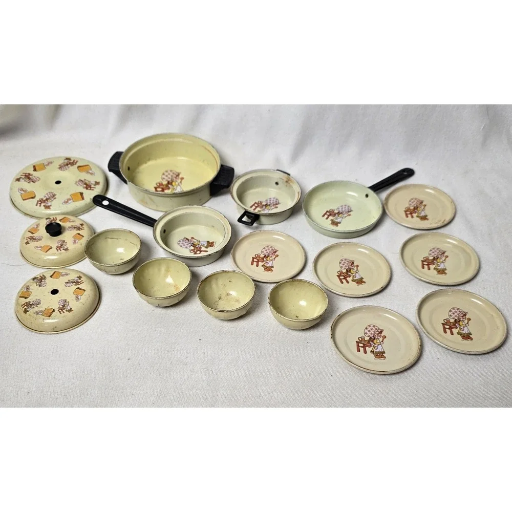 Holly Hobbie set includes