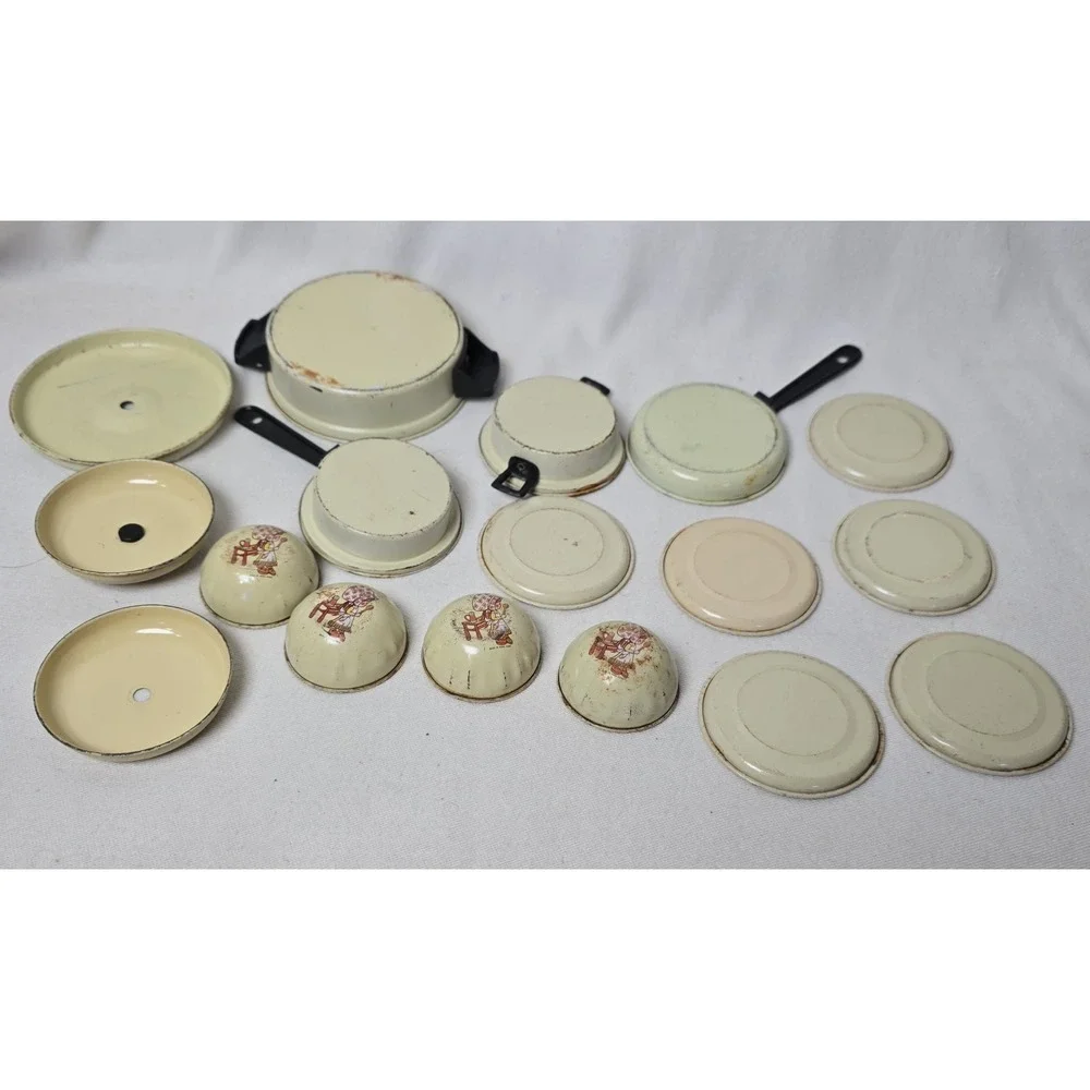 Holly Hobbie set includes