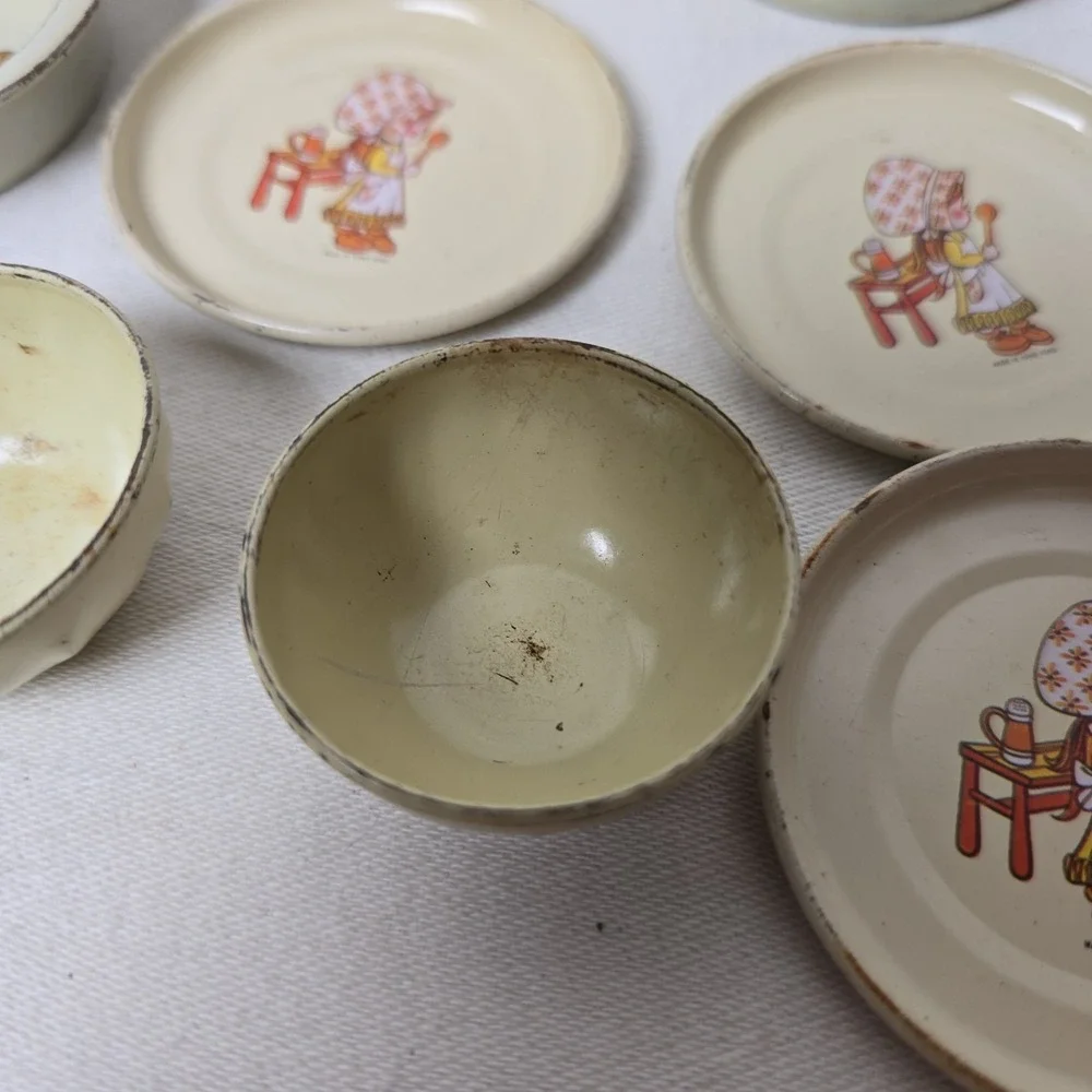 Holly Hobbie set includes