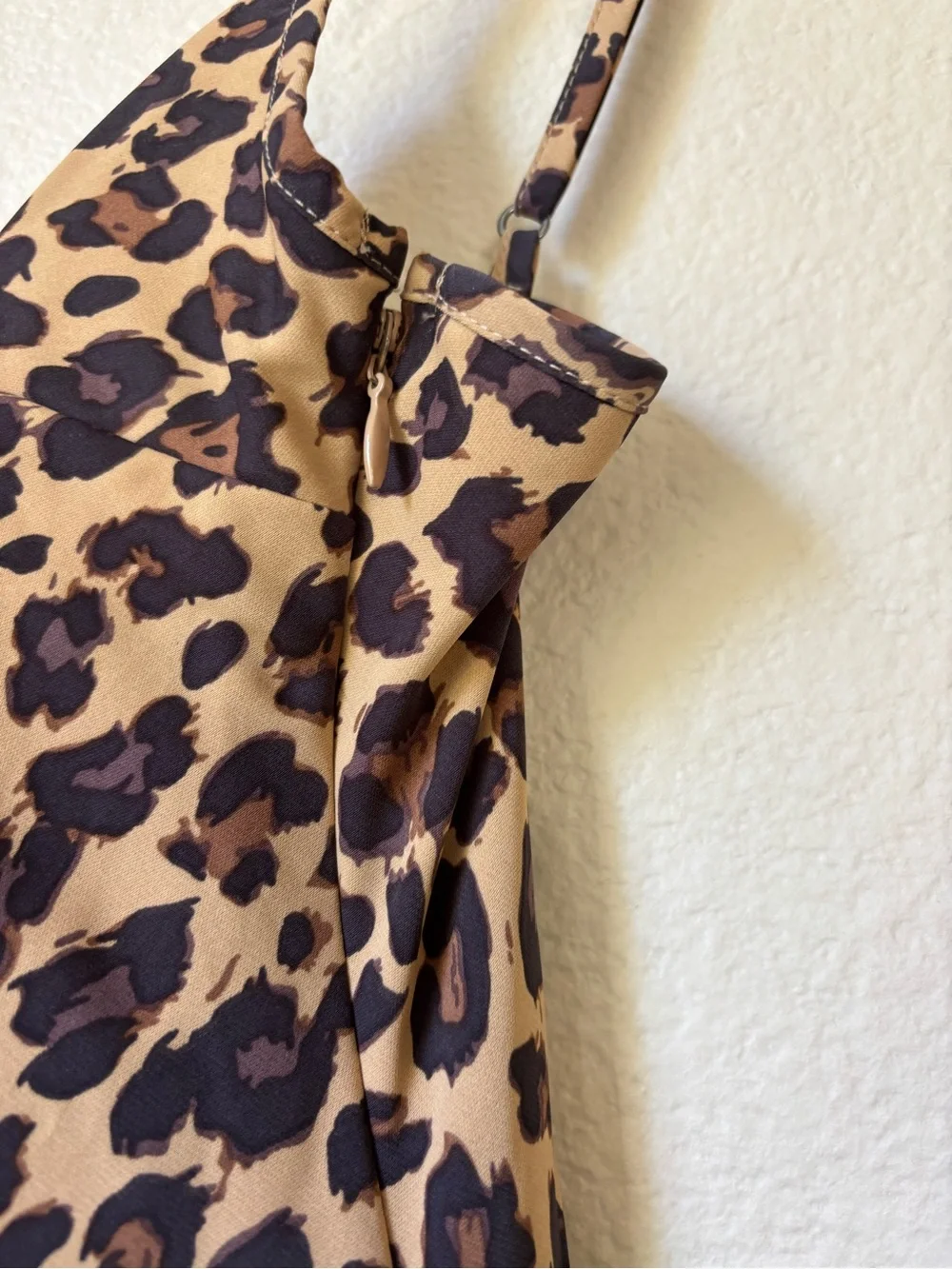 Abercrombie & Fitch sleek leopard