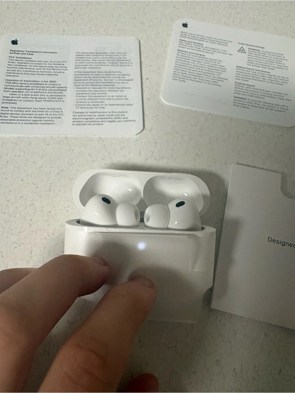 Apple genuine earbud