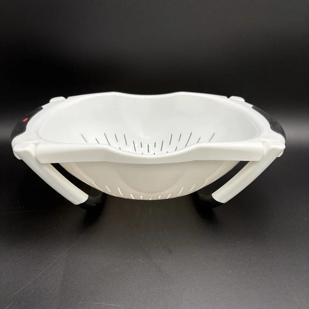 OXO Good‎ Grips Large Over the Sink Colander Strainer with Foldable Arms