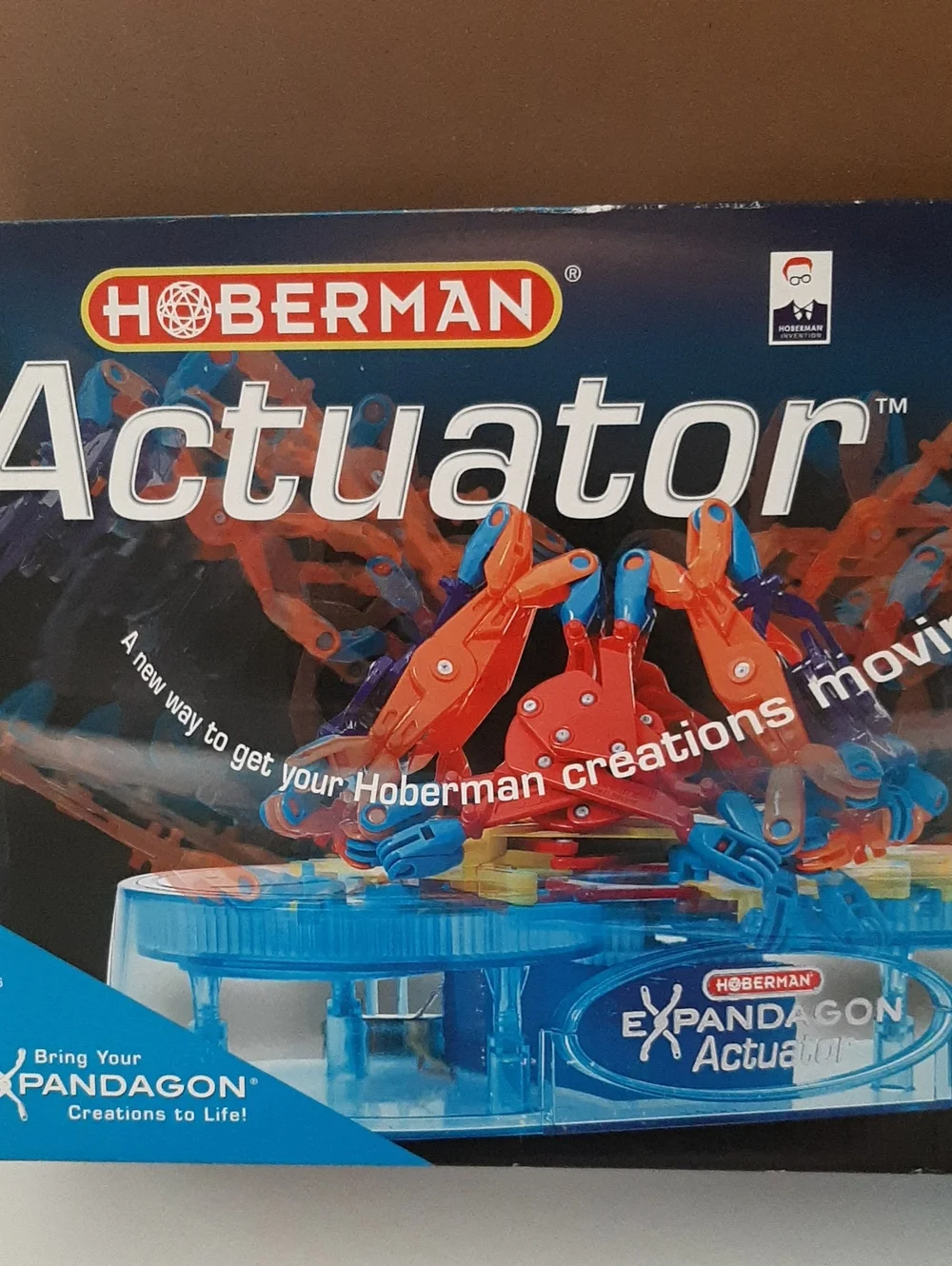 Hoberman actuator featuring