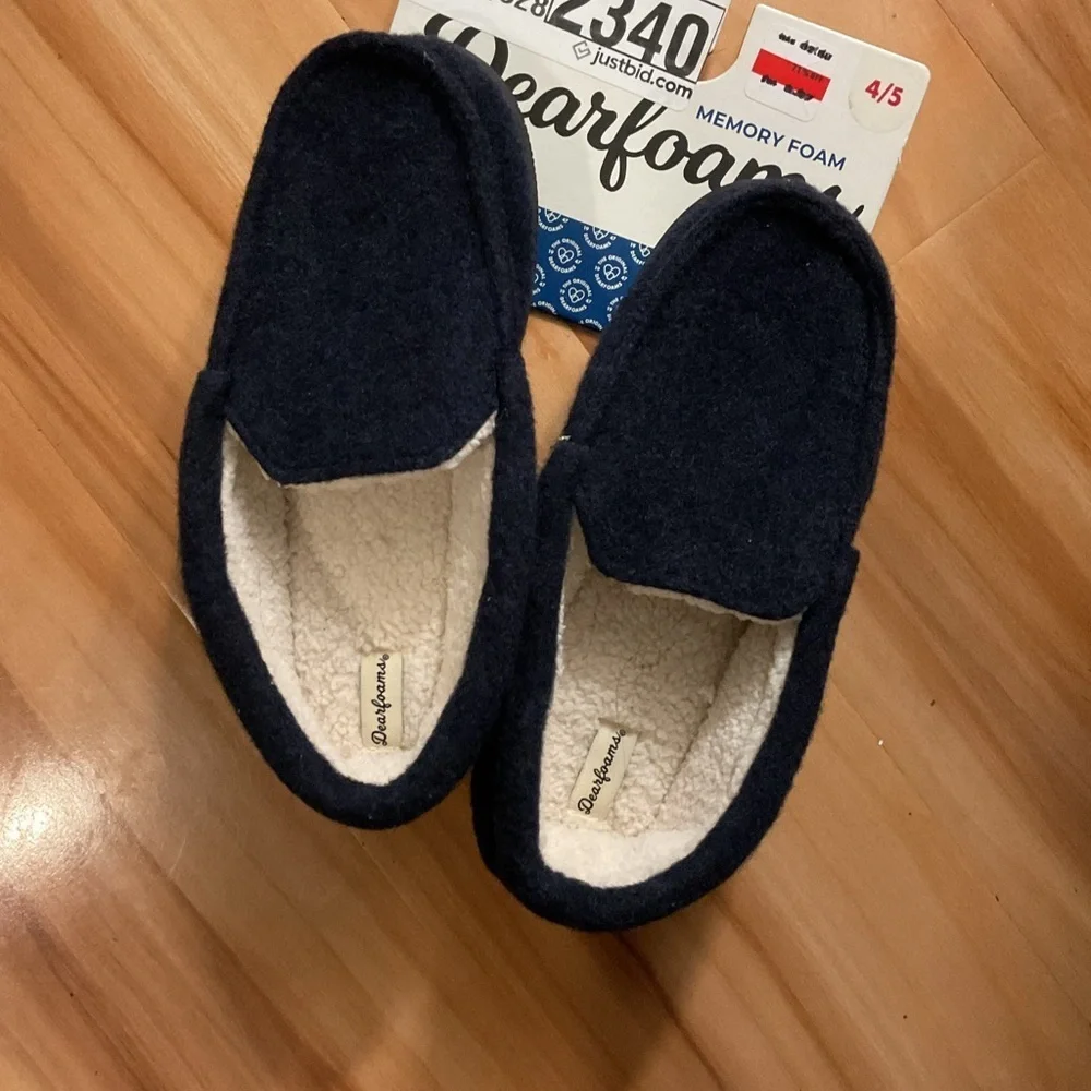 Dearfoams Kids Slippers in Navy and Cream