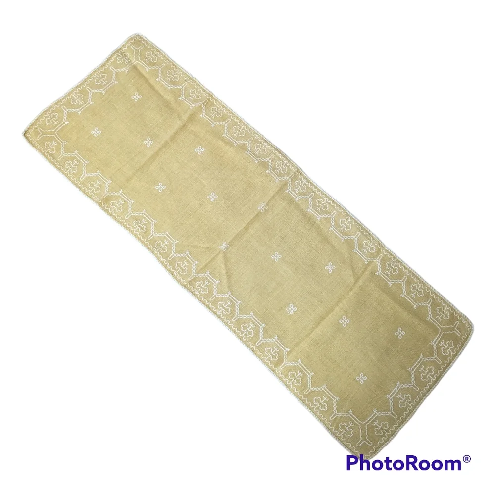 VTG MCM Yellow W White Embroidery Linen Doily Dresser  Table Scarf, Runner 42