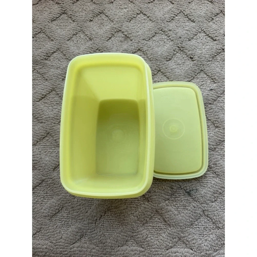 Tupperware vintage space