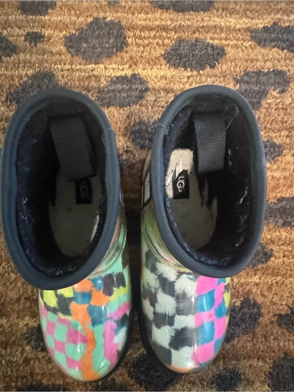 UGG