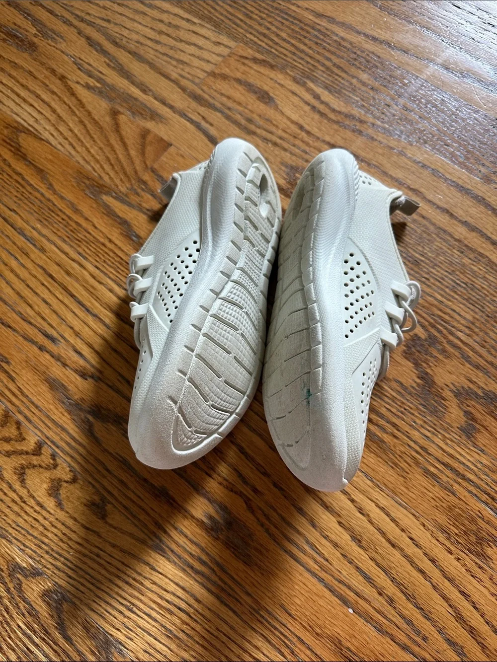 CROCS lightweight water