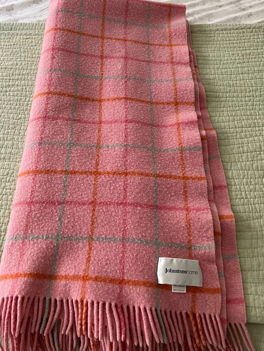 Johnstons of Elgin luxurious throw