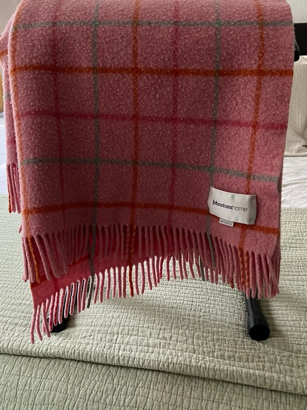 Johnstons of Elgin luxurious throw