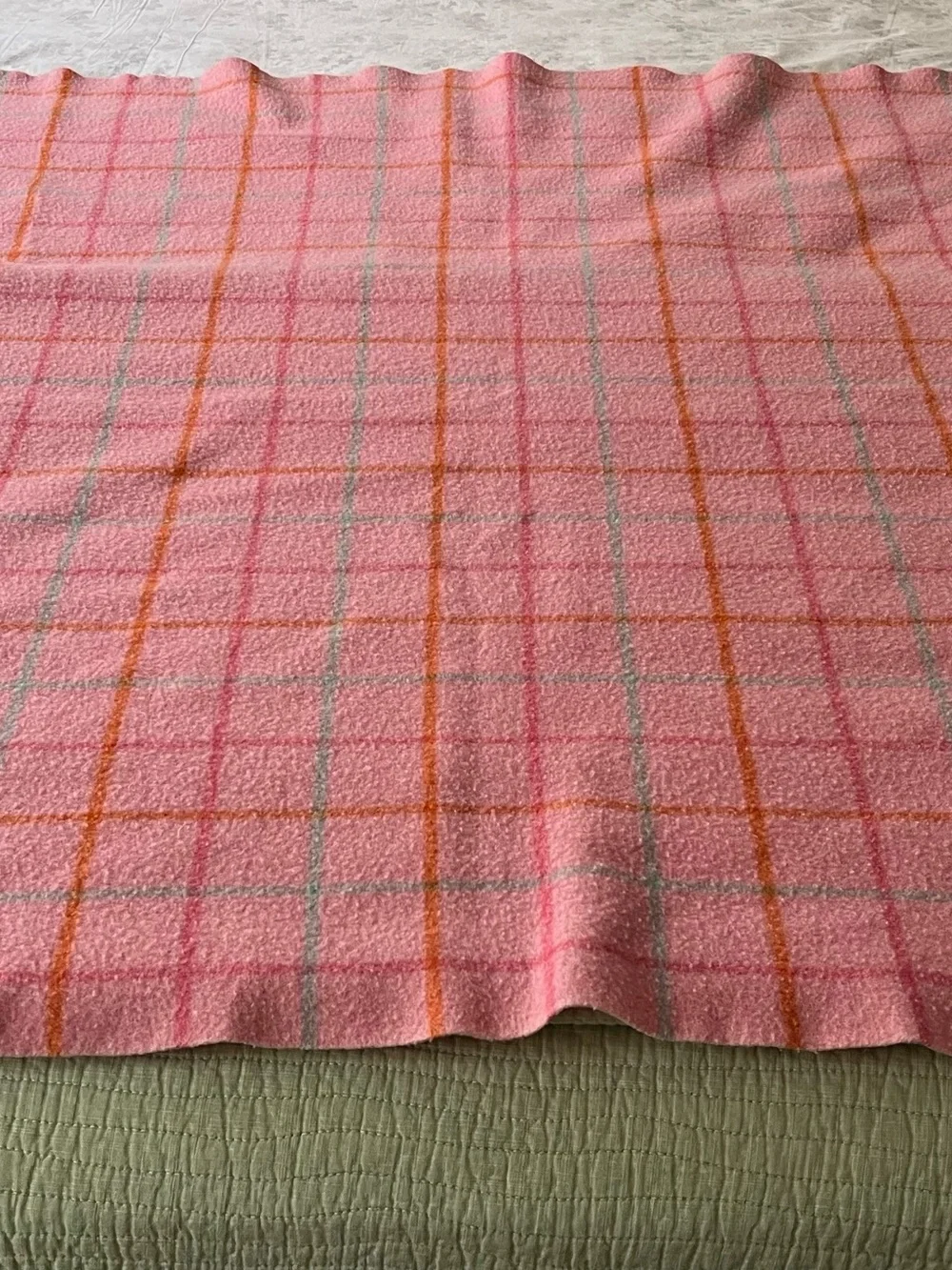 Johnstons of Elgin luxurious throw