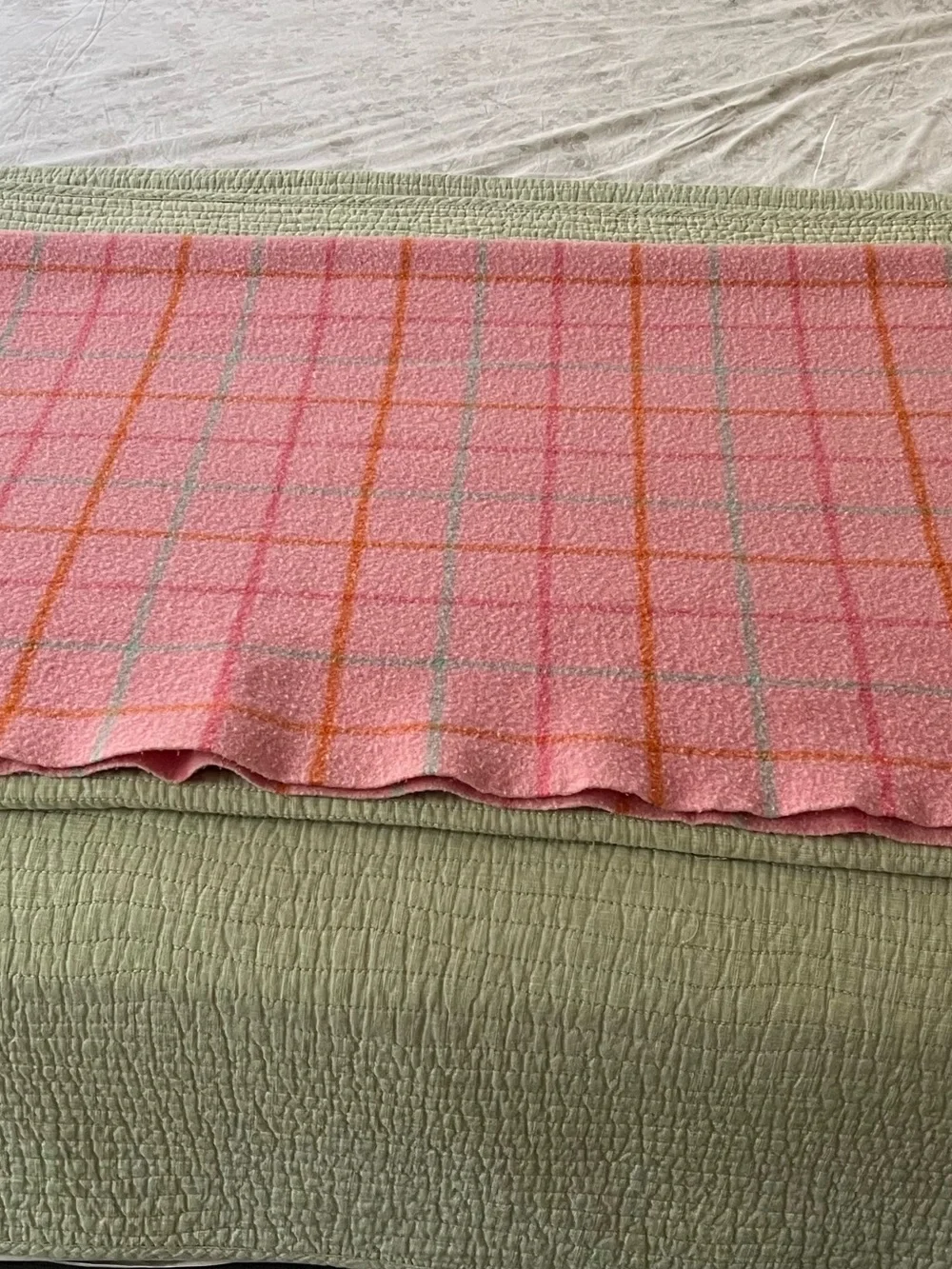 Johnstons of Elgin luxurious throw