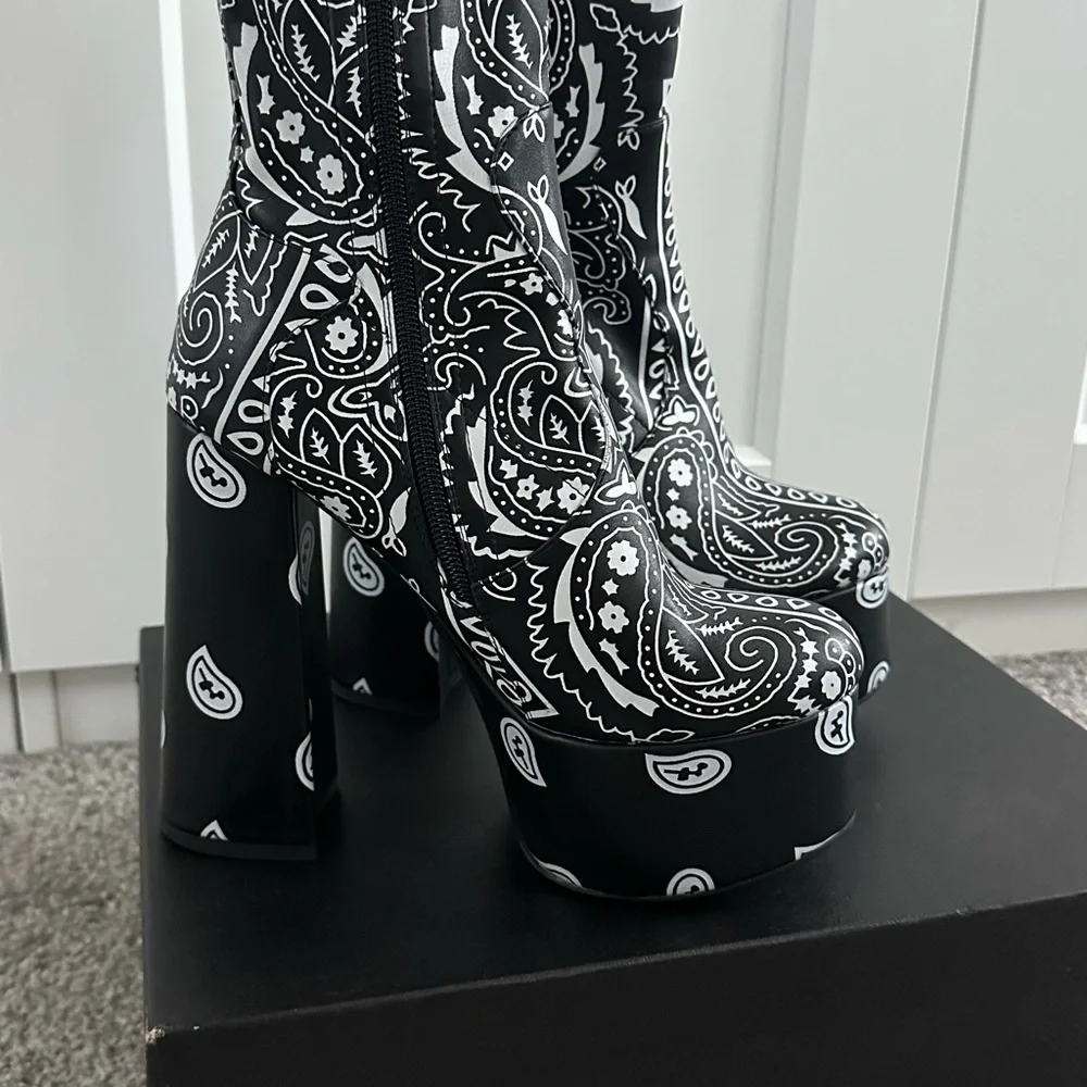 nn statement black